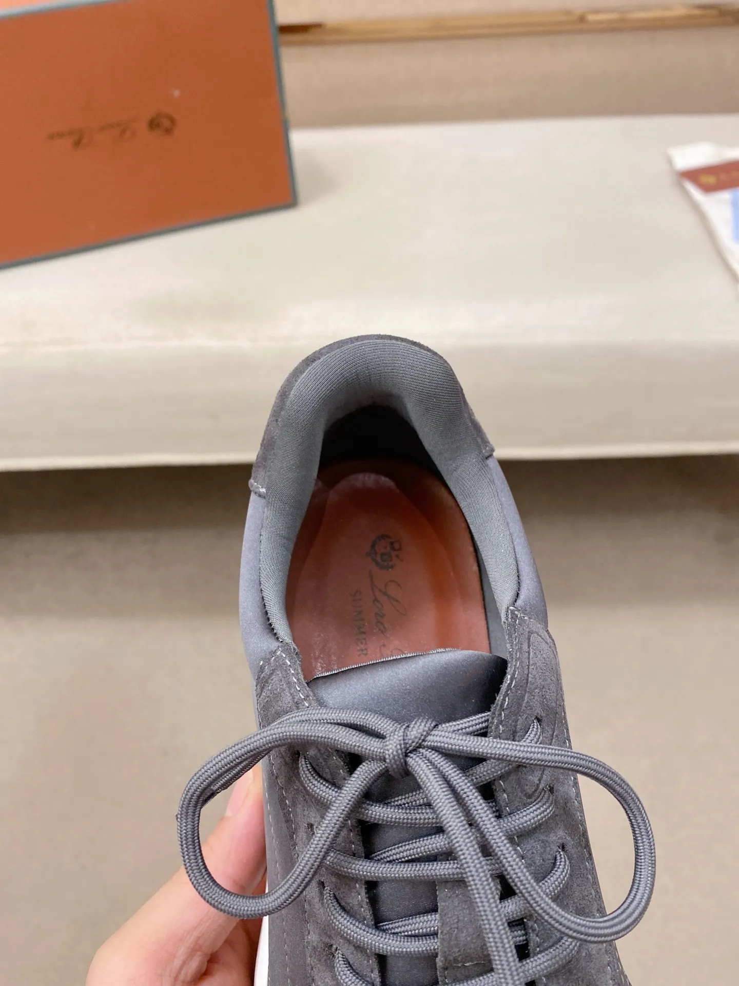 Men's shoes 💰: 462💰🔥𝐥𝐨𝐫𝐨 𝐏𝐢𝐚𝐧𝐚 lp classic loafers, an Italian treasure brand, the only brand that can match Hermès! Only after wearing it do we realize that we can’t live up to our feet. The upper is made of imported first-layer cowhide with breathable fabrics, water-dyed cowhide foot pads, and the official original glass rubber outsole and pendant. Exclusive original packaging (tag ➕ brand paper ➕ outer box ➕ hand bag) code number: 38-44. Can be customized 45-46